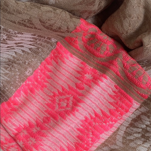 scraf - Picture 2 of 4